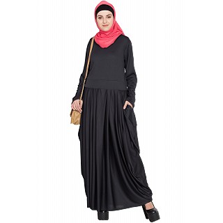 Pleated travel maxi dress- Black color